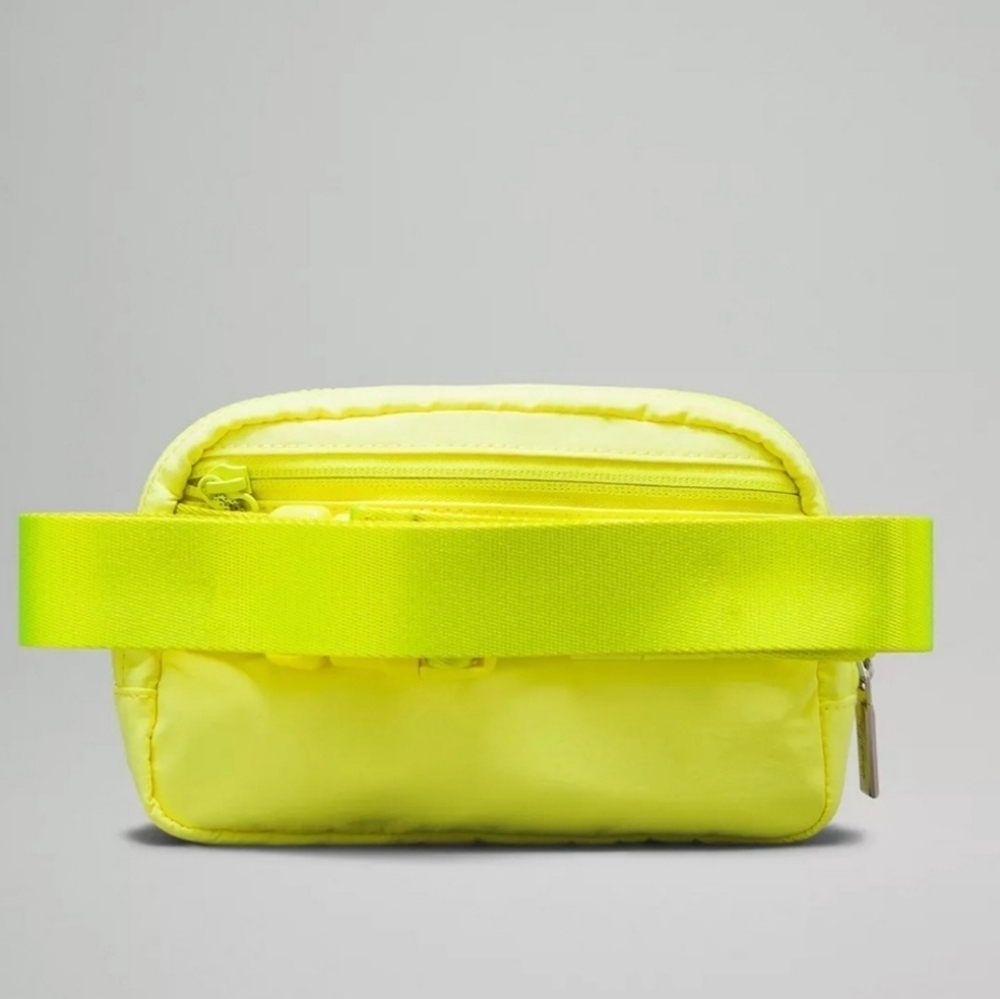 Lululemon Everywhere Belt Bag - Picture 4 of 11